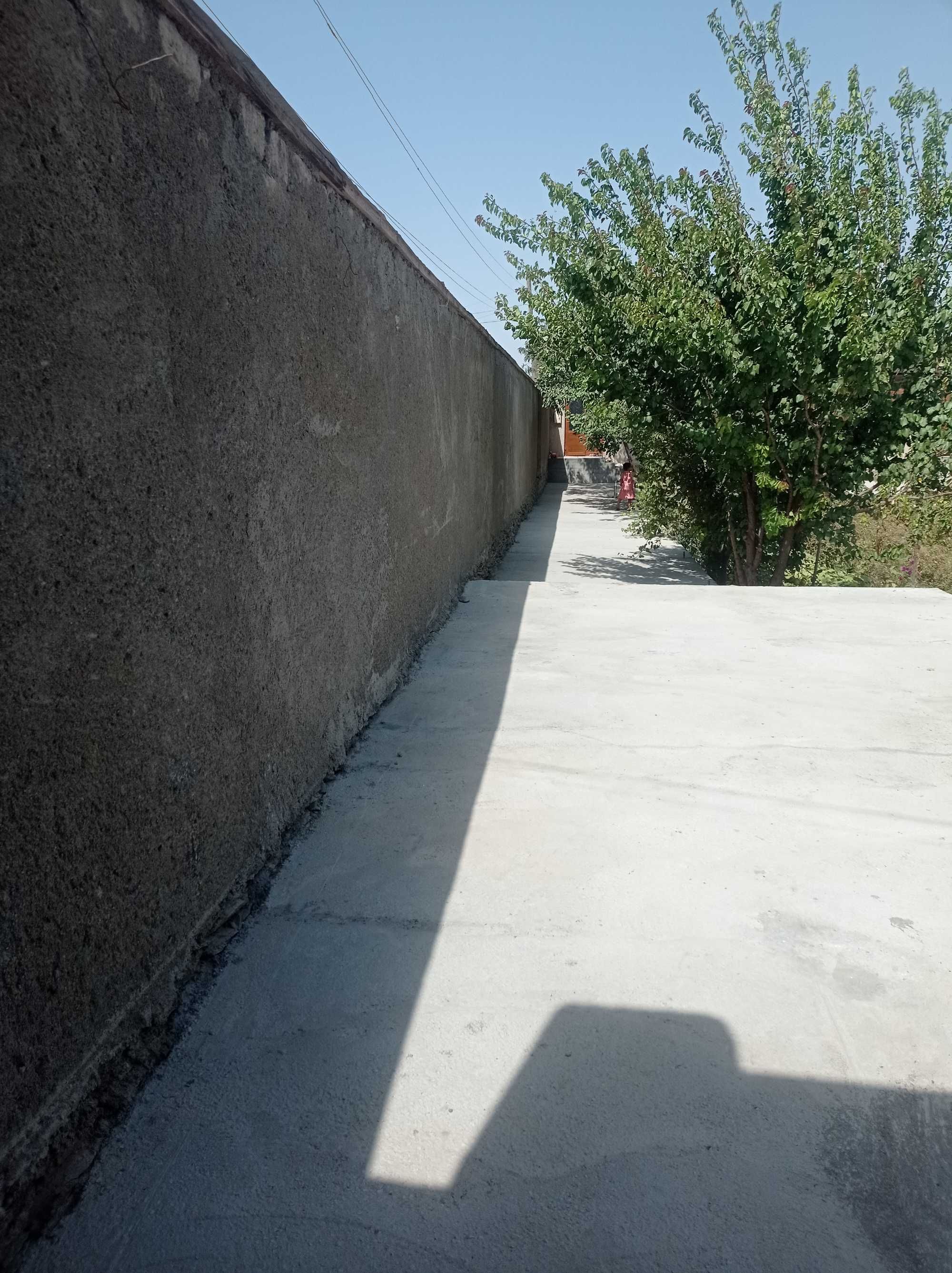 Hovli sotiladi 10 sotix