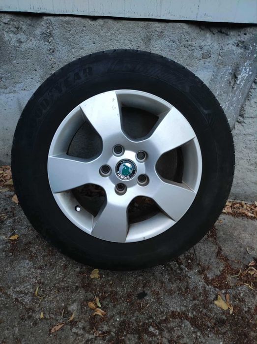 Гуми 195/65/15 и джанти Октавия 2