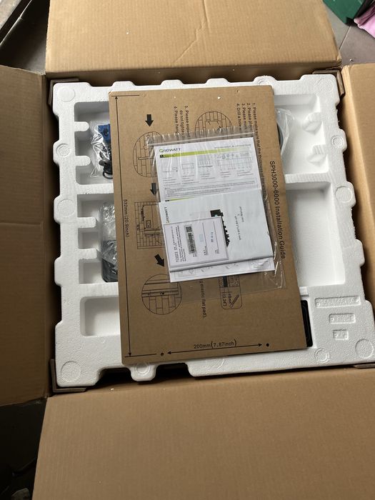 Paket sistem fotovoltaic compus din :doi acumulatori 10kw+invertor 6kw