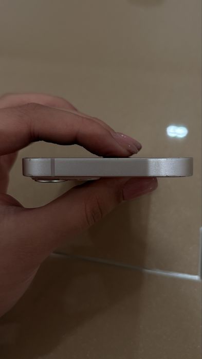 iPhone 13 розовый