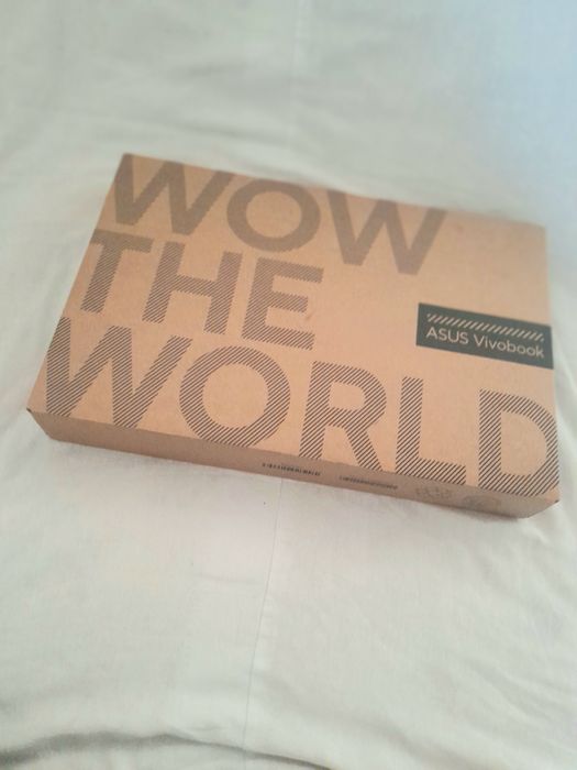 Новый vivobook.Целый новый.Бес царапины