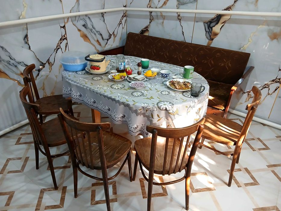 Продам стол стул и диван