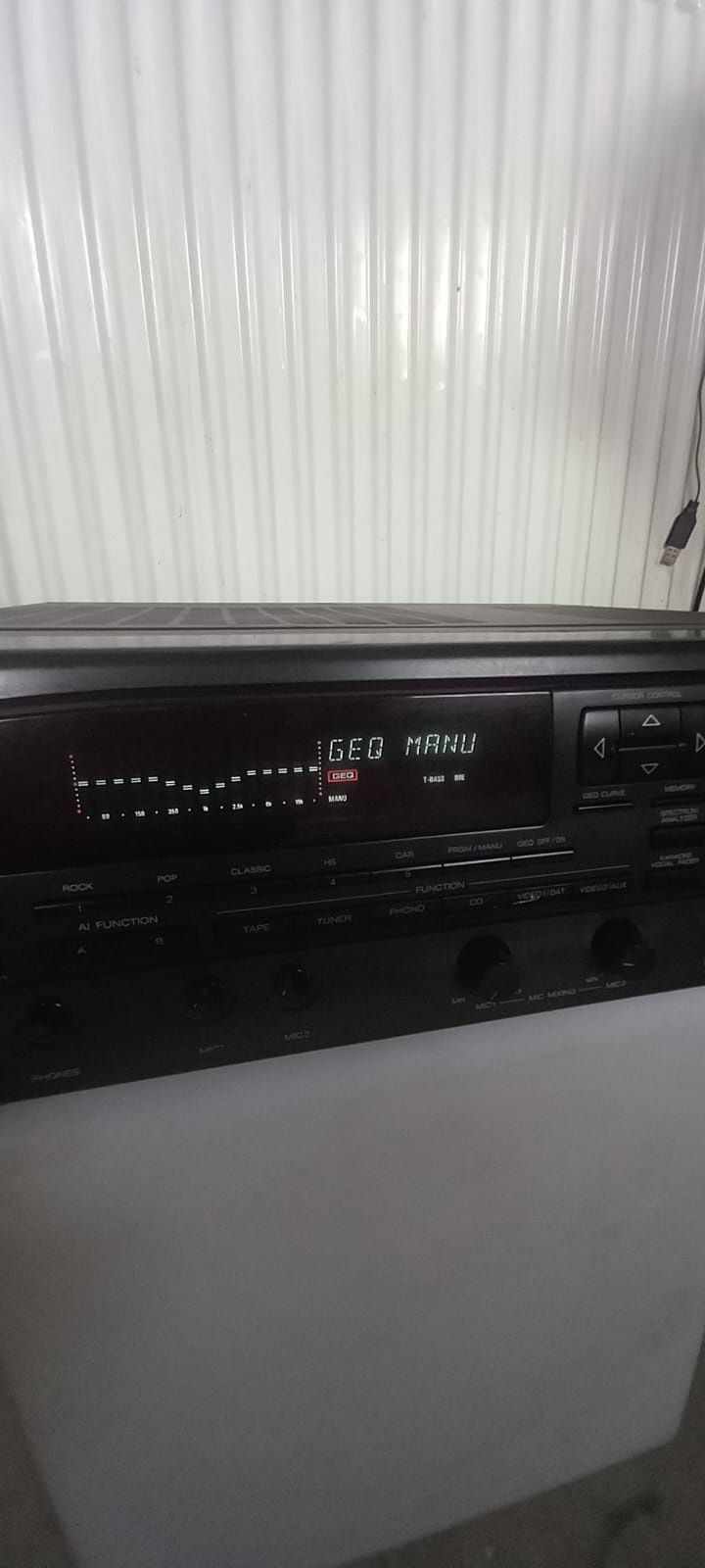 Amplificator vintage egalizator si spectrum  Aiwa