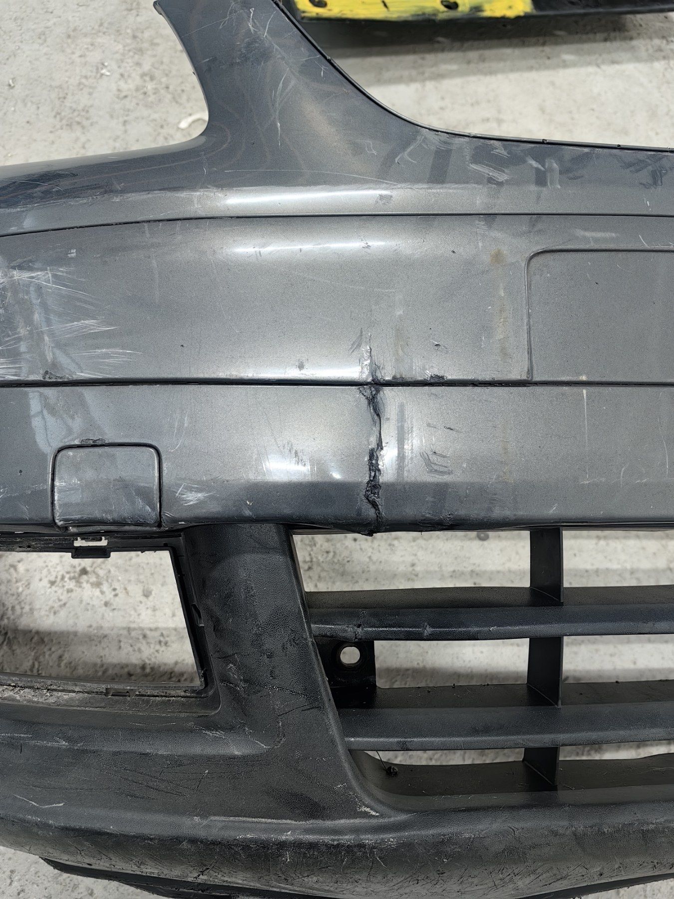 Предна броня VW Touran / Фолксваген Туран 2005г.-СЪС ЗАБЕЛЕЖКИ!