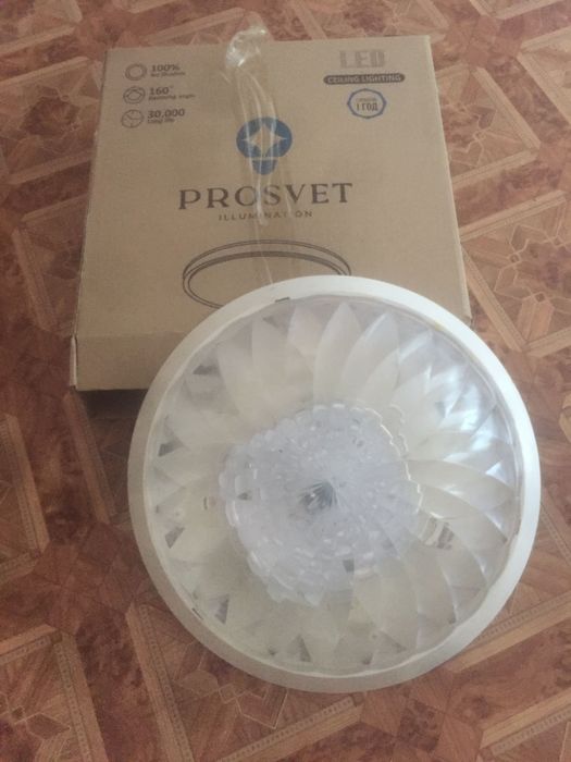 Светильник  на потолок