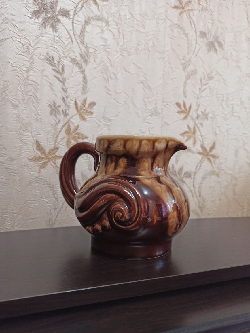 Продам новые, керамические чайник и кружки.