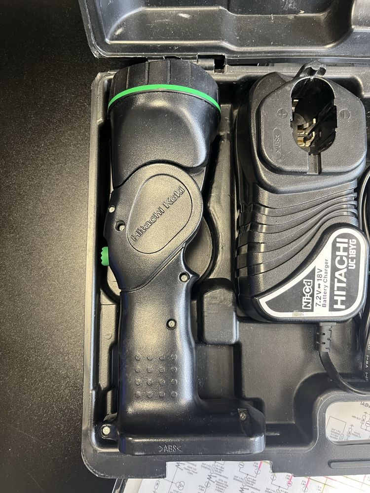 Hitachi masina de insurubat