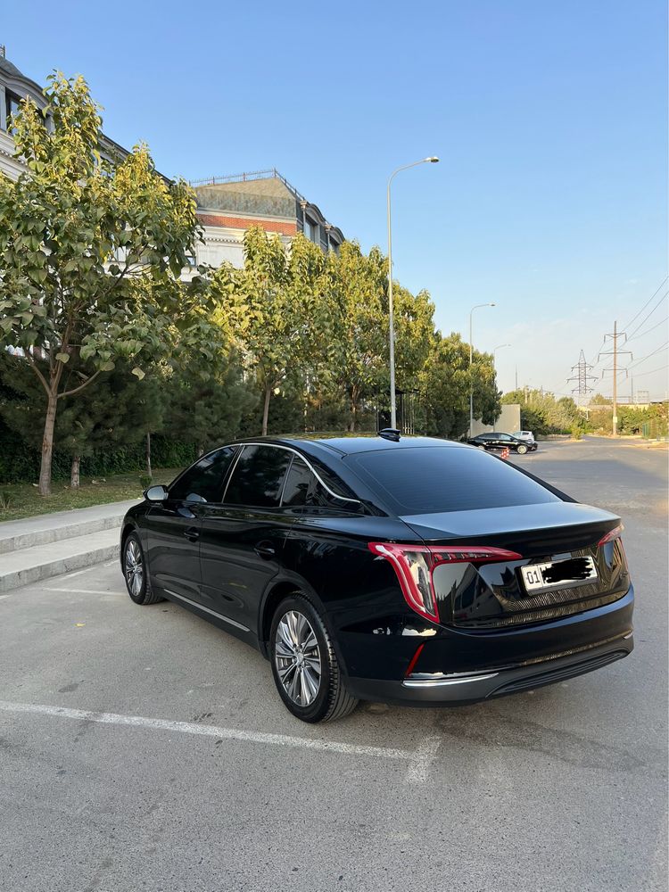 Hongqi eqm 5 2024 yil 500 tali