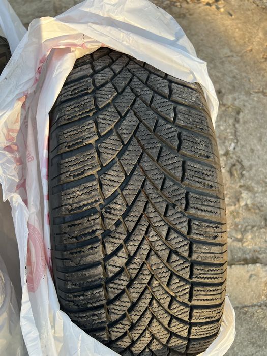 Гуми Bridgestone Blizzak 215/60/17