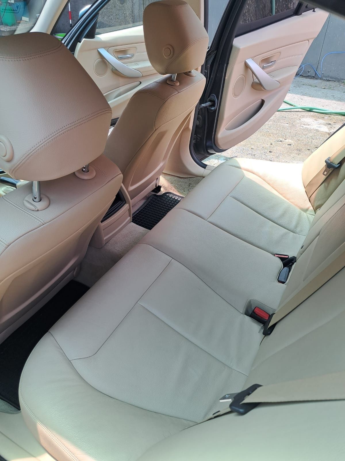 BMW F30 preț 10500€ Negociabil