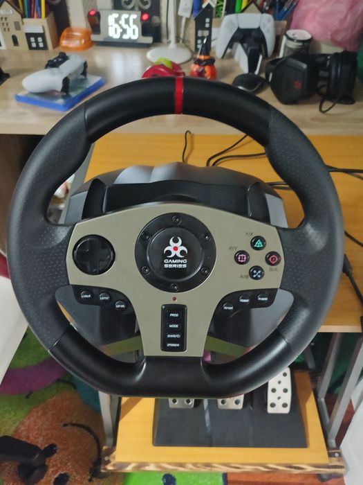 Vând volan PS4!!