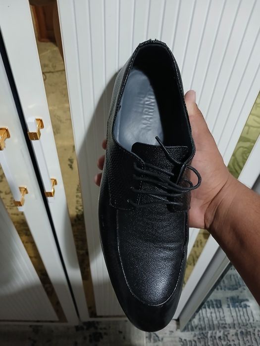 Kastym -shim  toflik sotladi
Toflik razmeri 43
Kastyum razmeri 63