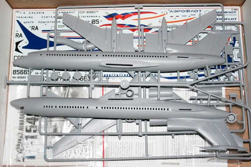 Сборная модель пассажирского самолета-Ту-154М масштаб 1:144 "ЗВЕЗДА"