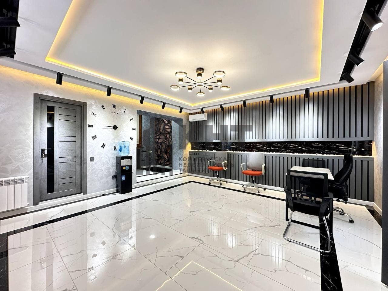 Сдается под офис, магазин, бутик, тур фирма. Ор. Hyatt, Ц-4