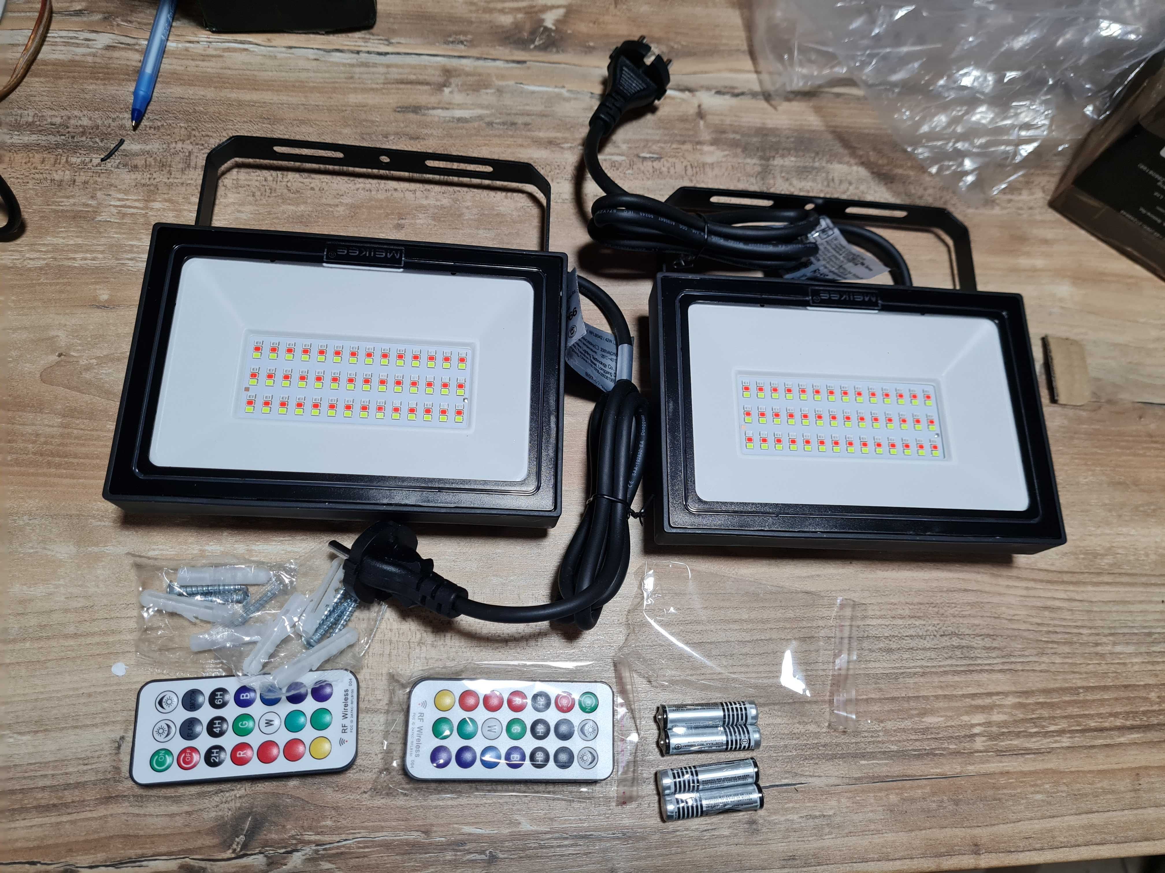 Set 2 lampi RGB cu telecomanda, 12 culori, 60W, IP66, Negociabil