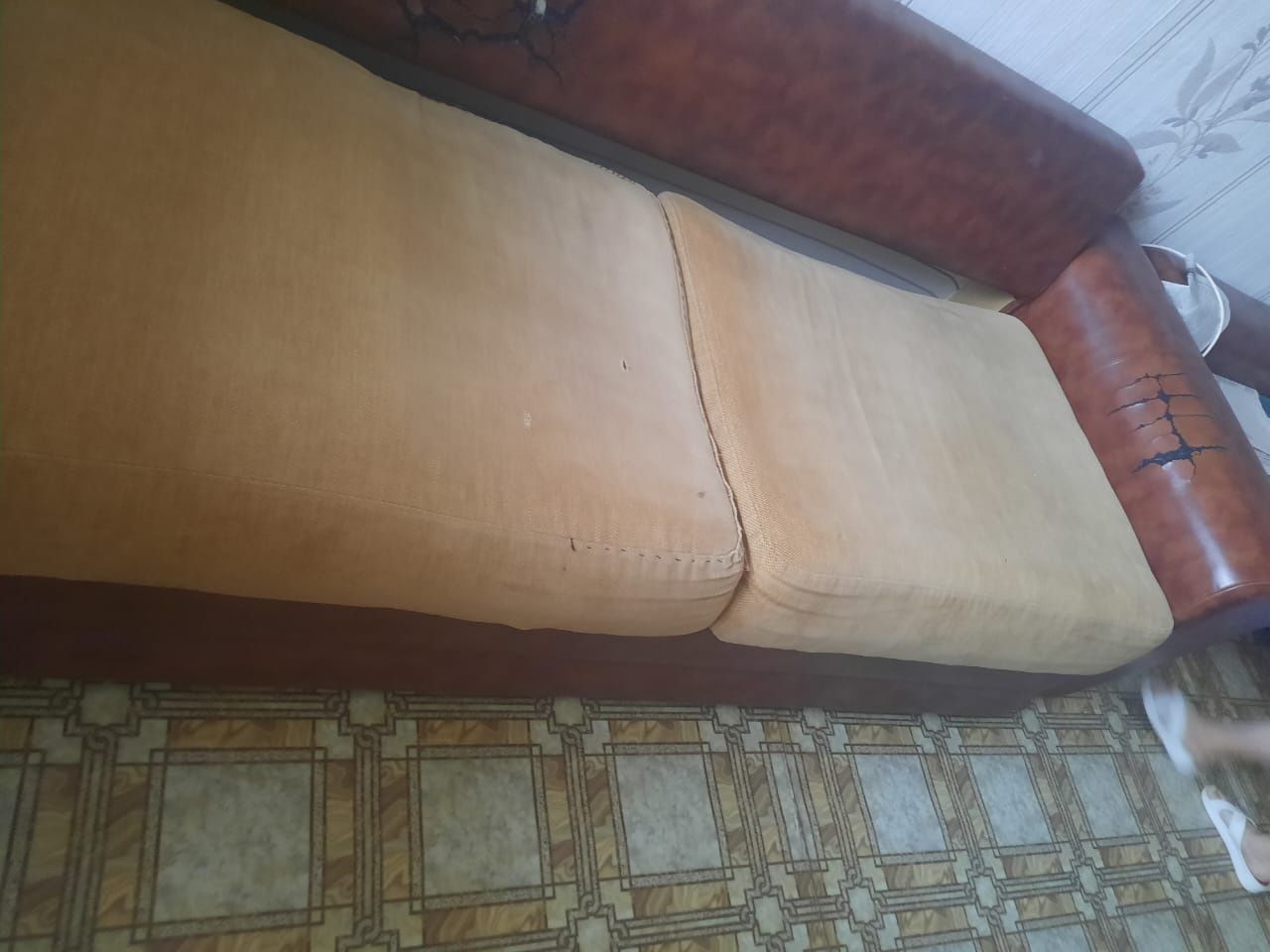 Продам диван дешево