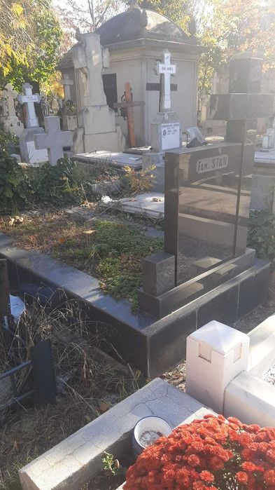 Loc veci Sfânta Vineri | Poziție premium, marmură neagră, 35.000 lei