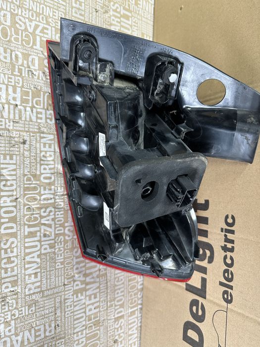 Lampă stânga vw passat b 8 break facelift.cod:3g9945005.g.