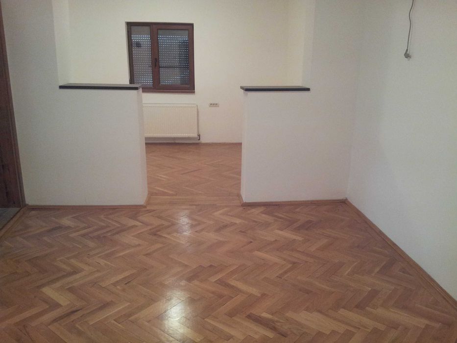 Închiriere casă spațioasă cu curte proprie, disponibilă pe termen lung