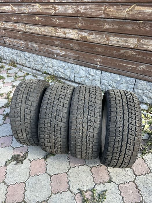 Зимние шины 265/40/R22