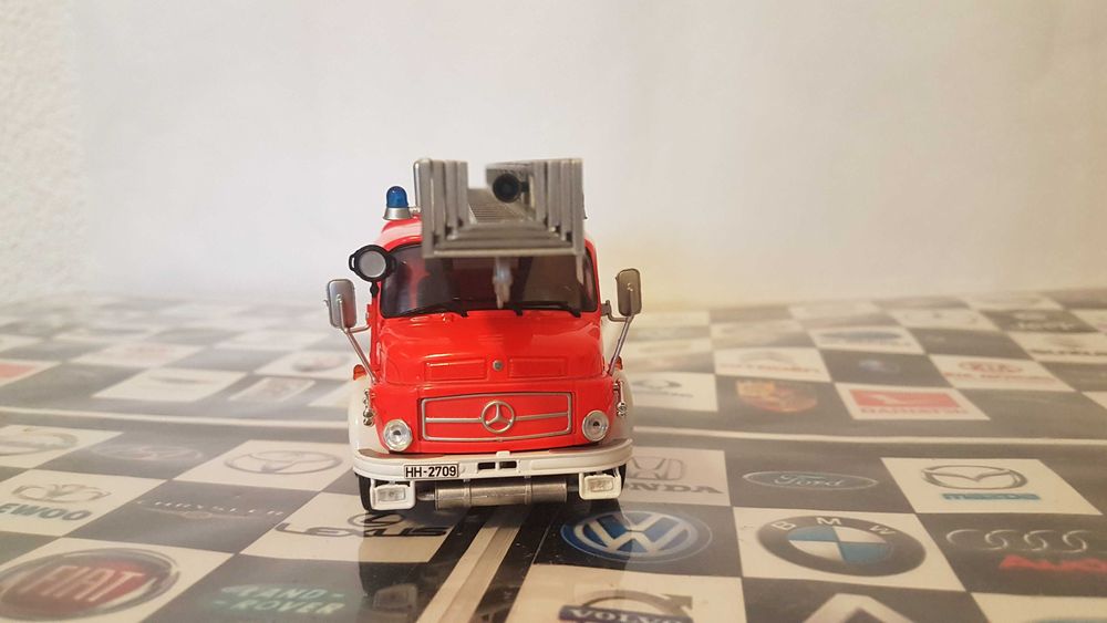 Macheta Mercedes L519 scara 1/43
