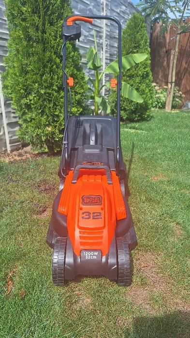 Masina de tuns iarba Black Decker