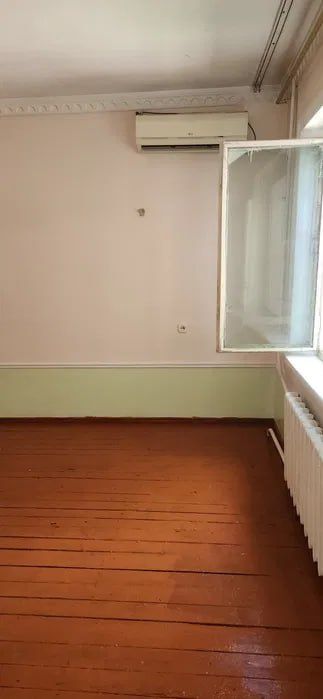 Срочно продаётся квартира Юнусабад Бодомзор 2 ком 1 этаж(Бивший общеж)