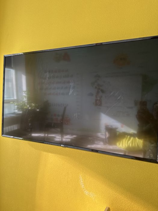 Продам телевизор LG на запчасти (24”)