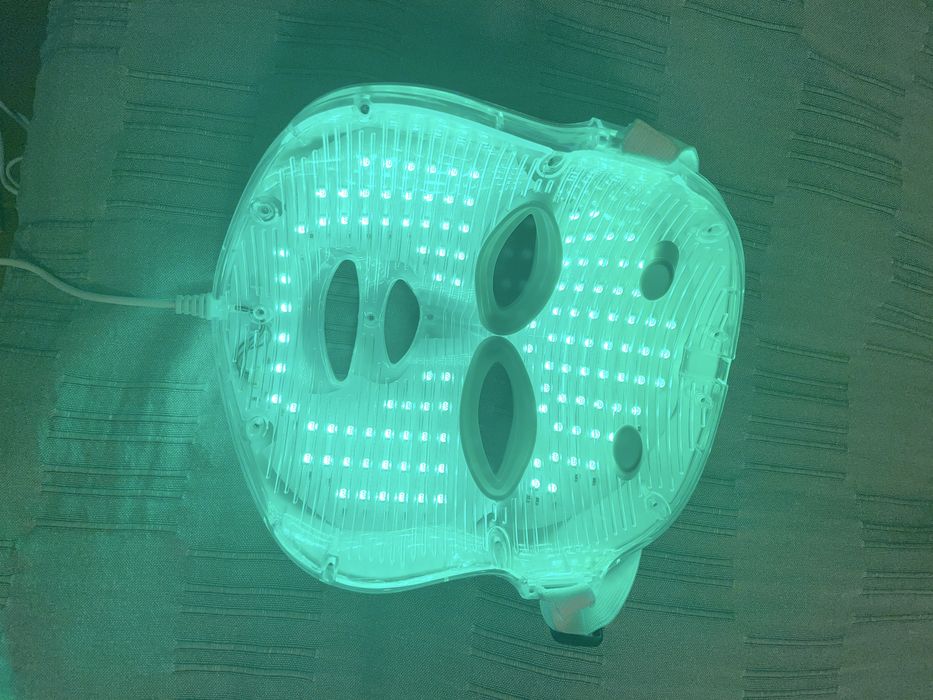 LED маска за терапия на лице