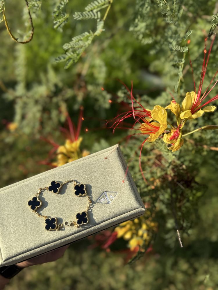 Гривни Van Cleef & Arpels