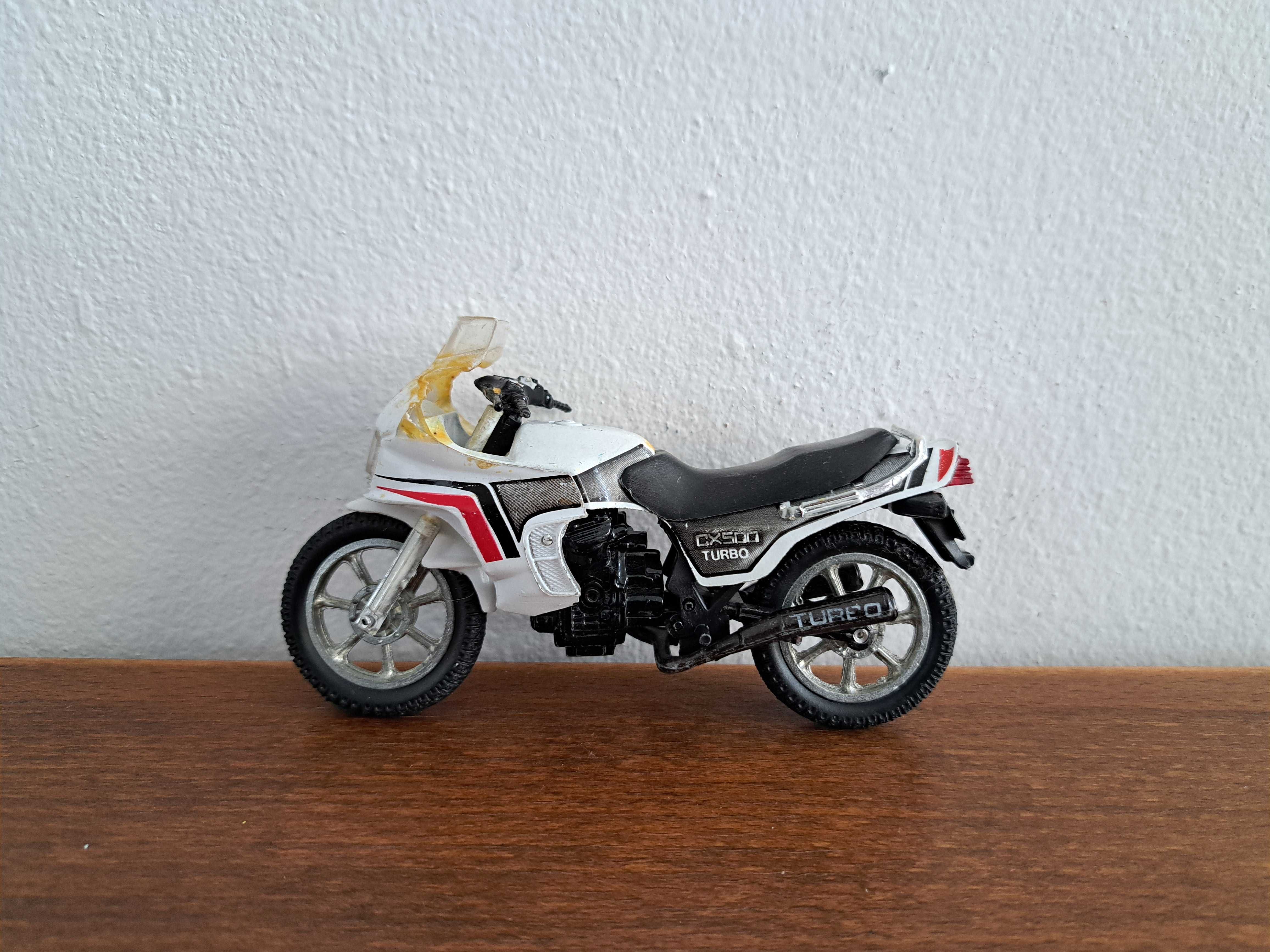 Motociclete scara 1:18 Ducati, Yamaha, BMW, Honda, Triumph, Suzuki