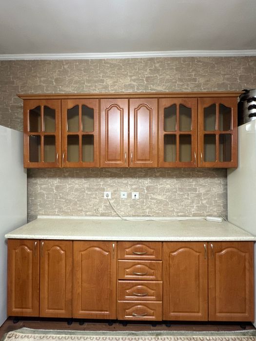 Кухня красивая, в отличном состоянии, б/у.