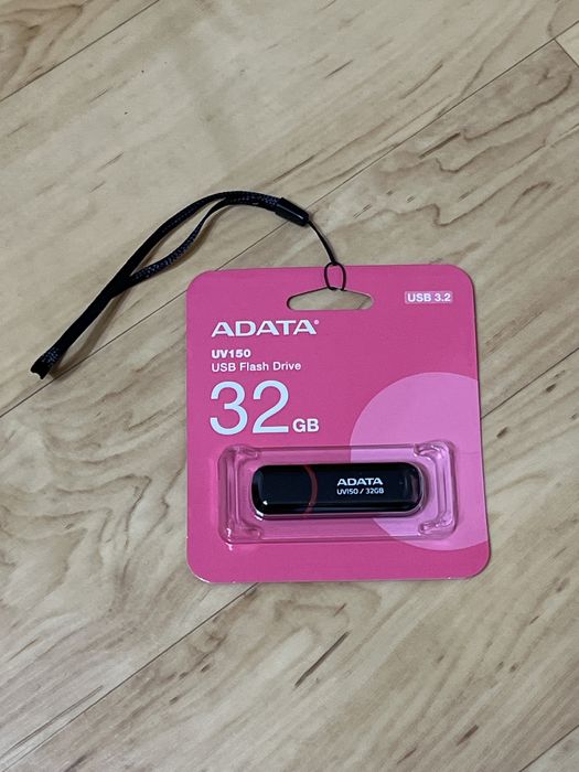 USB UV 150. ADATA. USB 3.2 (32 Gb) новый. Лямка в подарок
