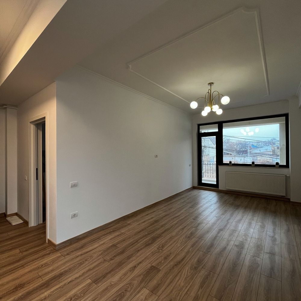 Apartament 3 camere,97 mp utili + boxa.CENTRAL!