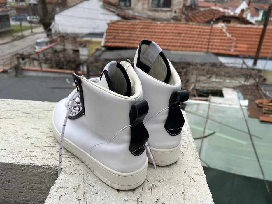 Tommy Hilfiger 44