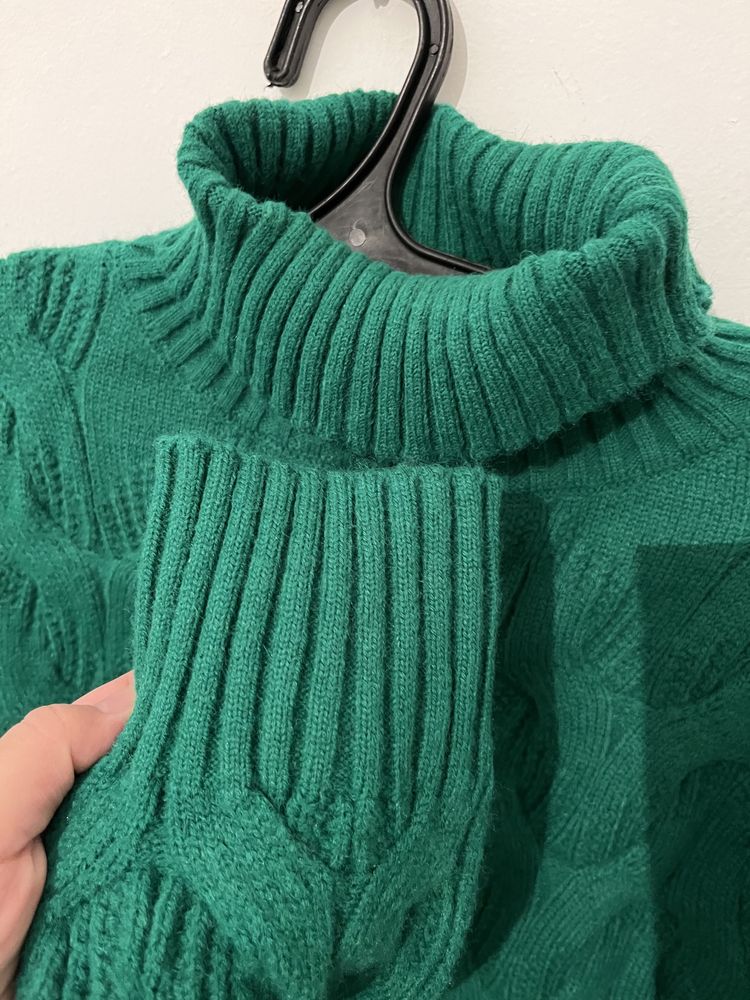 Вязанный свитер зелёный