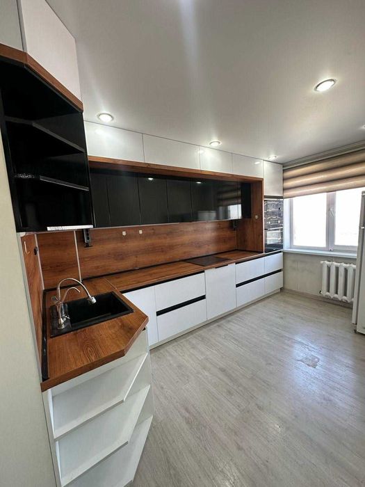 5 ком квартира с ремонтом в Центре