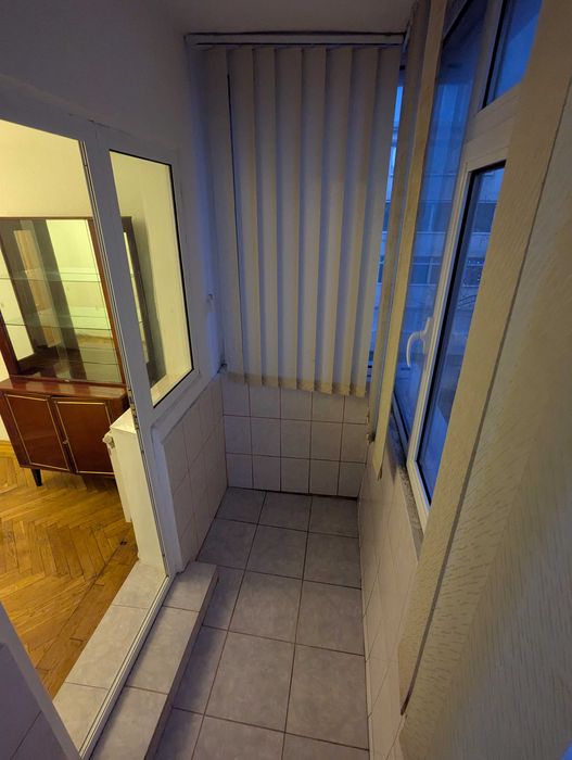 Apartament 3 camera de vanzare