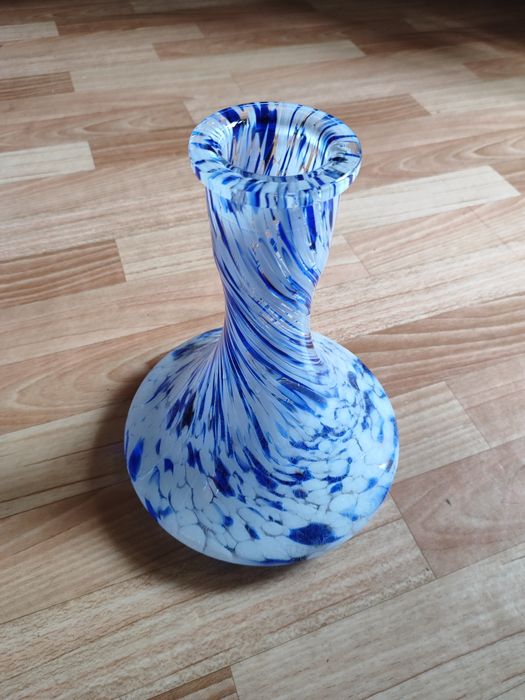 Продал колбу стеклянную