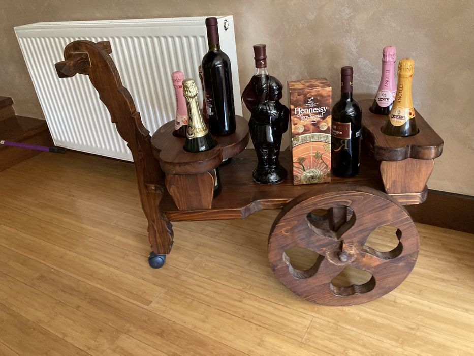 Vand suport /masuta bauturi lemn masiv,pe roti,portabil ,lucrat manual