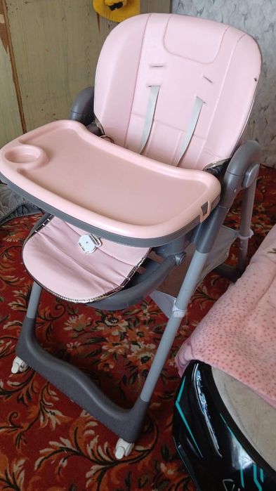 Стульчик для кормления и шезлонг
