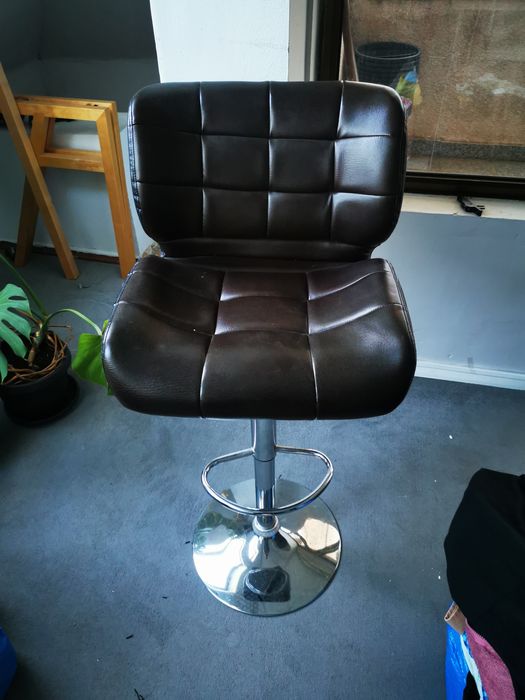 2 Бар стола с  регулируема височина