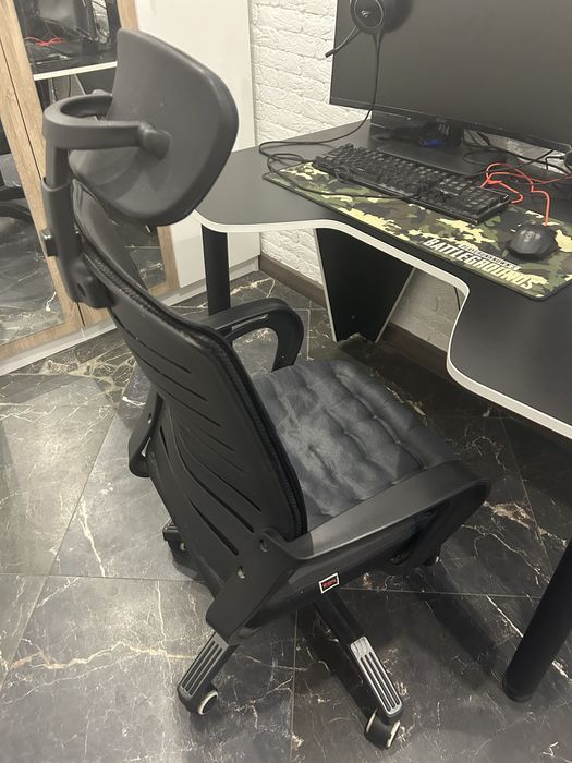 Продам компьютерный стол + стул игровой