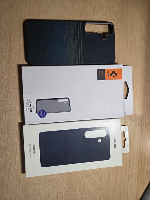 Vând huse Samsung 25plus