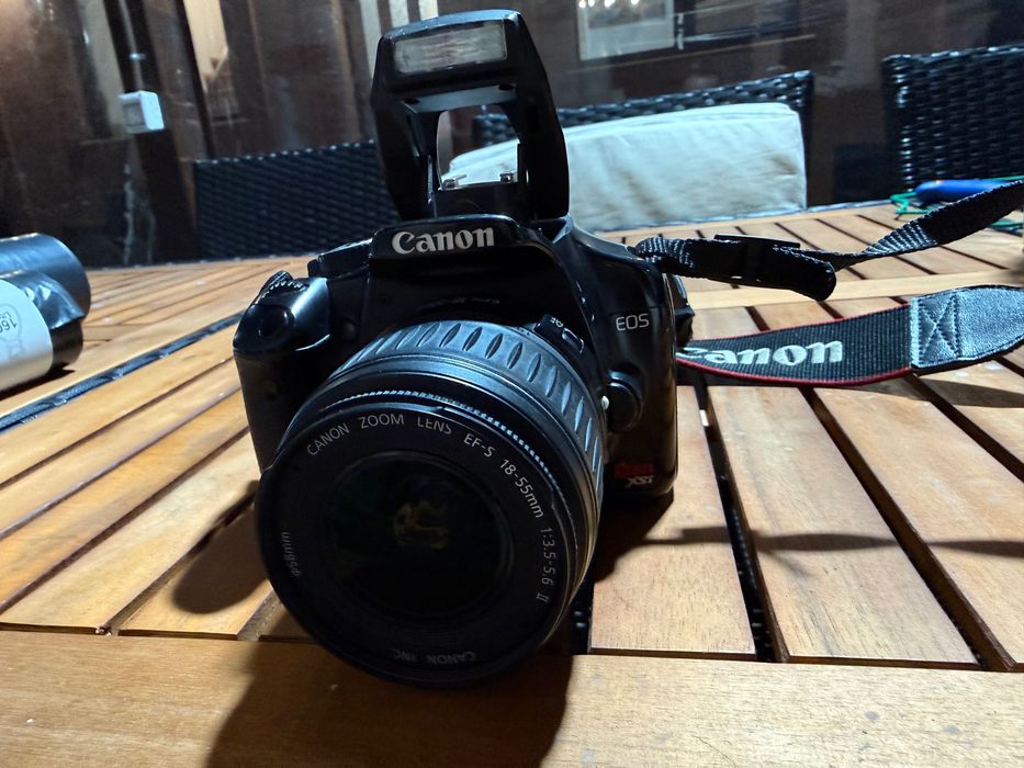 Vând cameră foto DSL Canon XSi