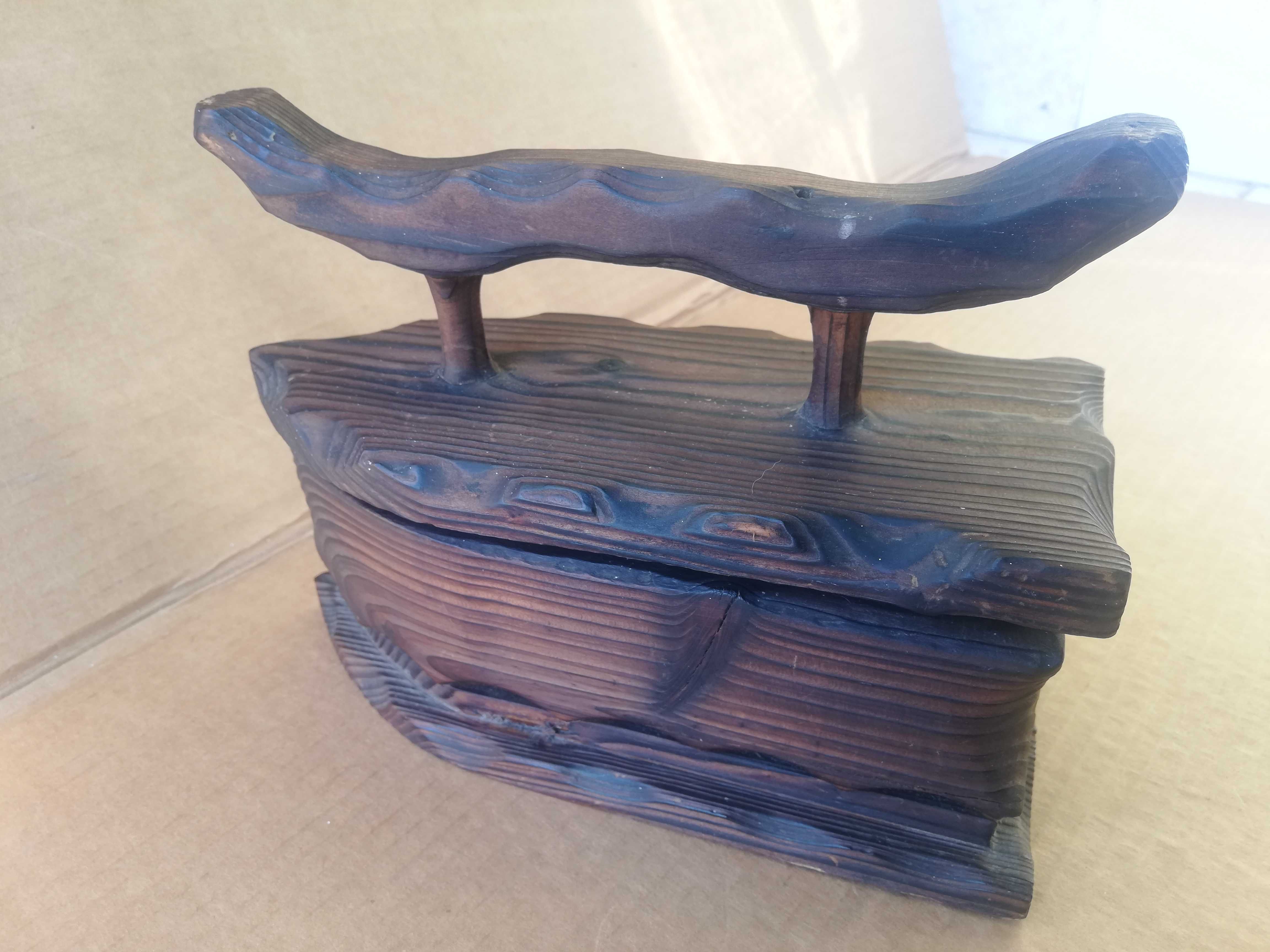 Ръчно изработена дървена ютия , сувенир!