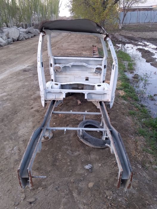 Damas kuzuf labo uchun kesib taxlab qo'yilgan