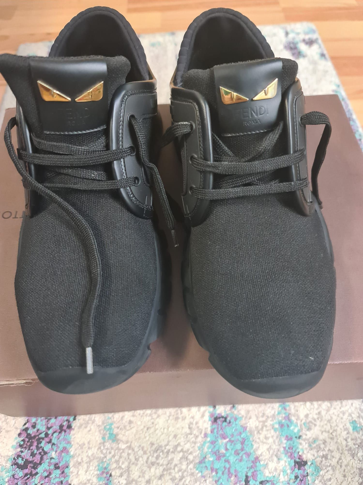 Adidași originali  purtați  sunt că noi