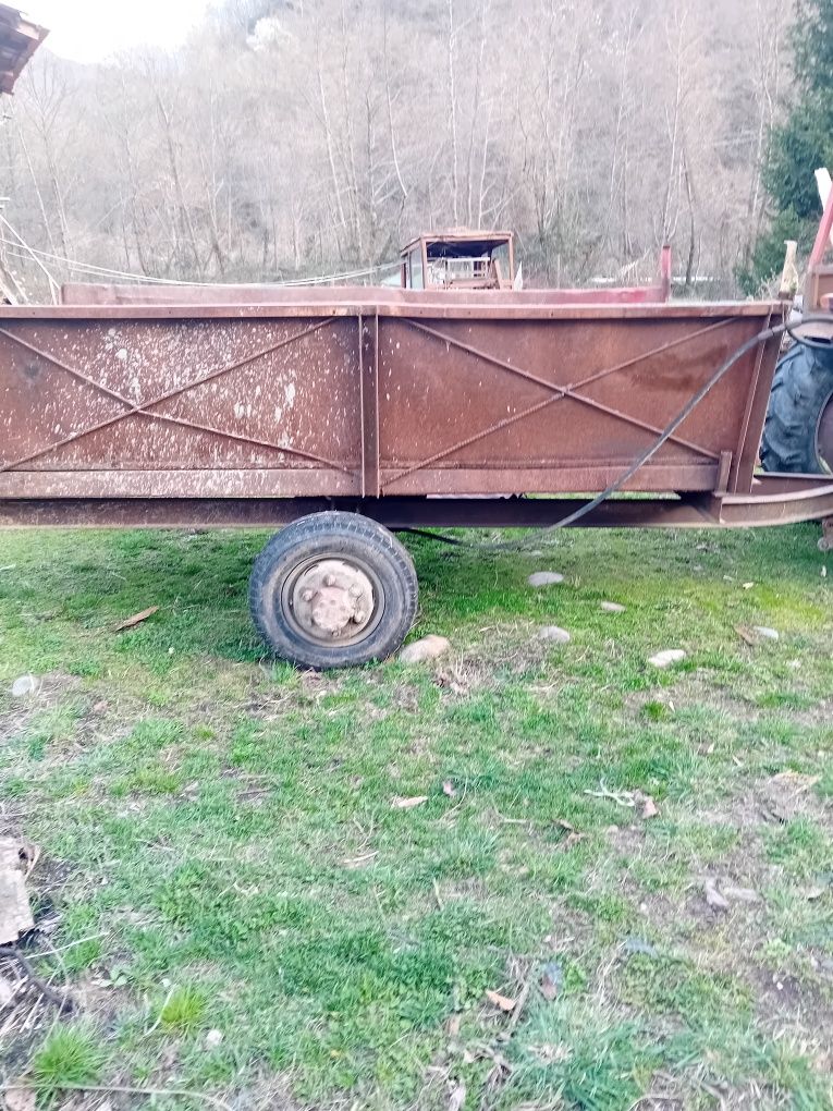 Vând remorca basculabila pentru tractor