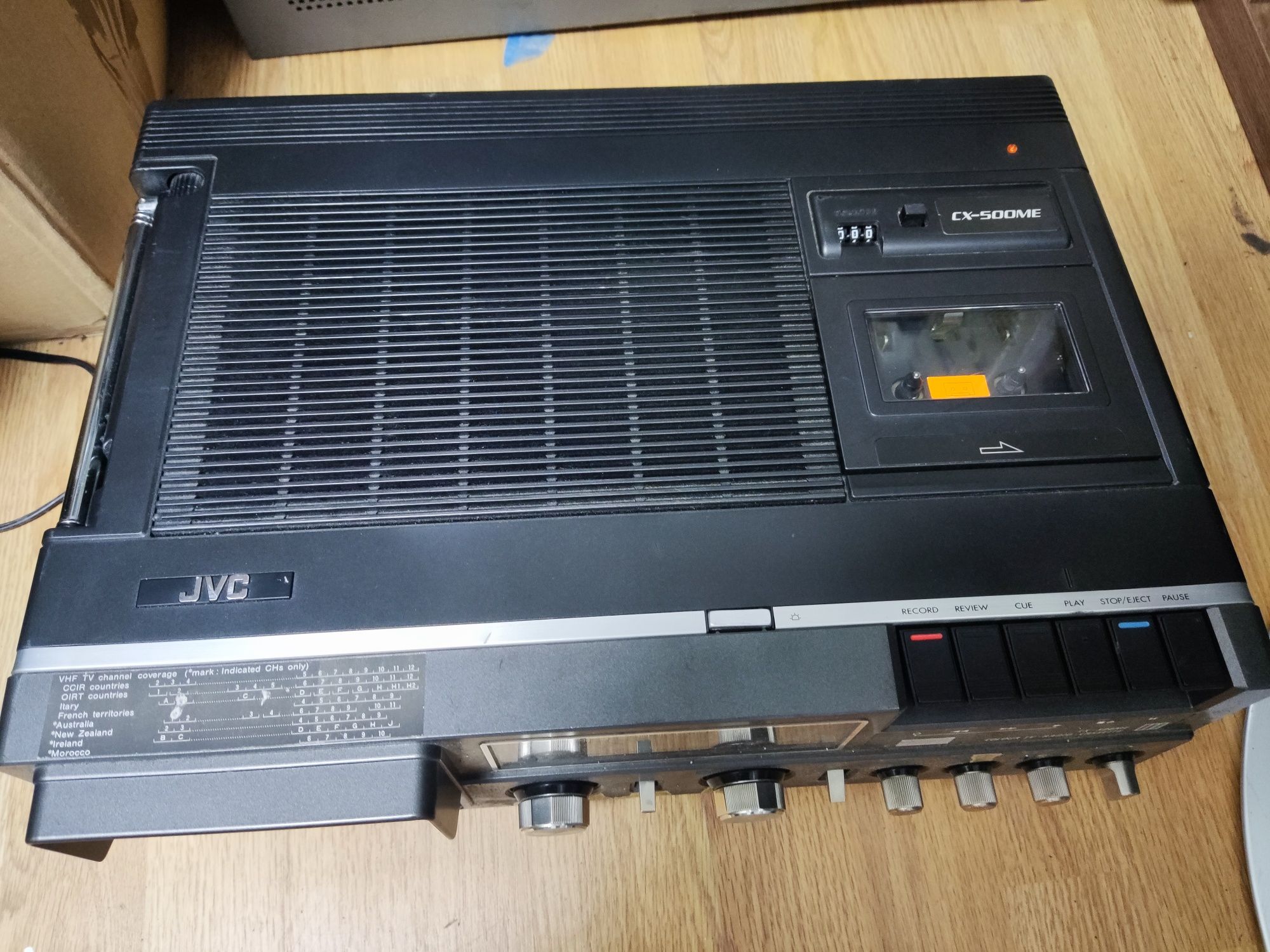 Retro de colectie radio casetoron TV color JVC CX-500ME